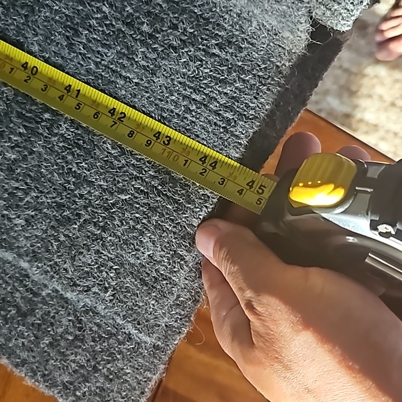 Sleeveless women's sweater - Picture 3 of 4